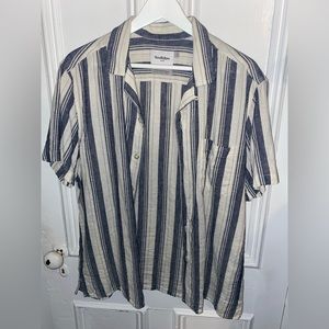 Mens size Large camp collar button down shirt